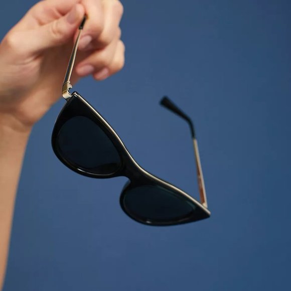 Le Specs | Enchantress Cat-Eye Sunglasses | Woman's 49mm - Picture 7 of 7